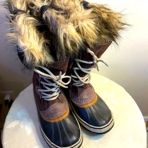 Size 9 Joan of Arc Sorel boots